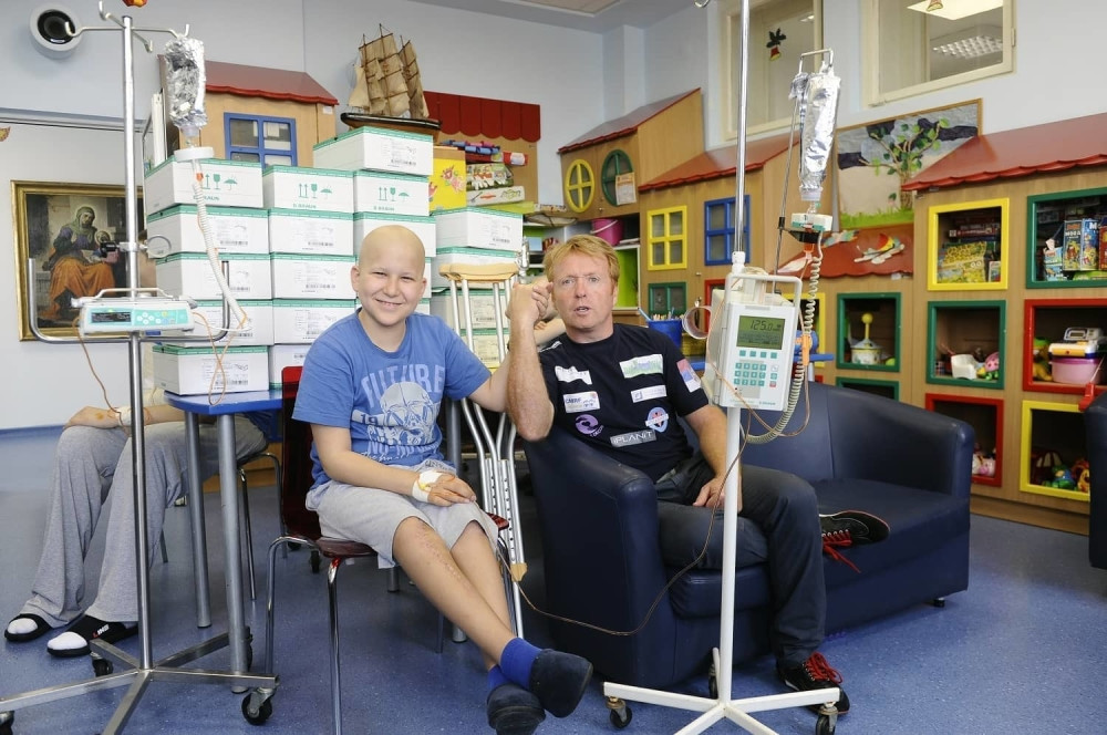 Mark vratio osmehe deci koja se leče od raka! (FOTO)