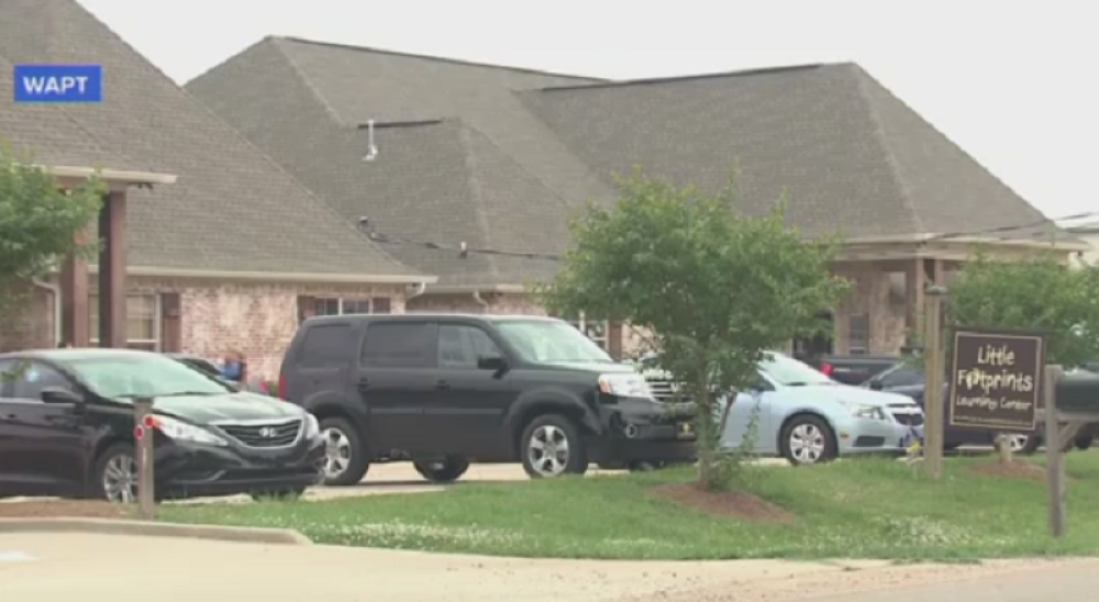 Dete umrlo jer ga je majka zaboravila u autu! (VIDEO)