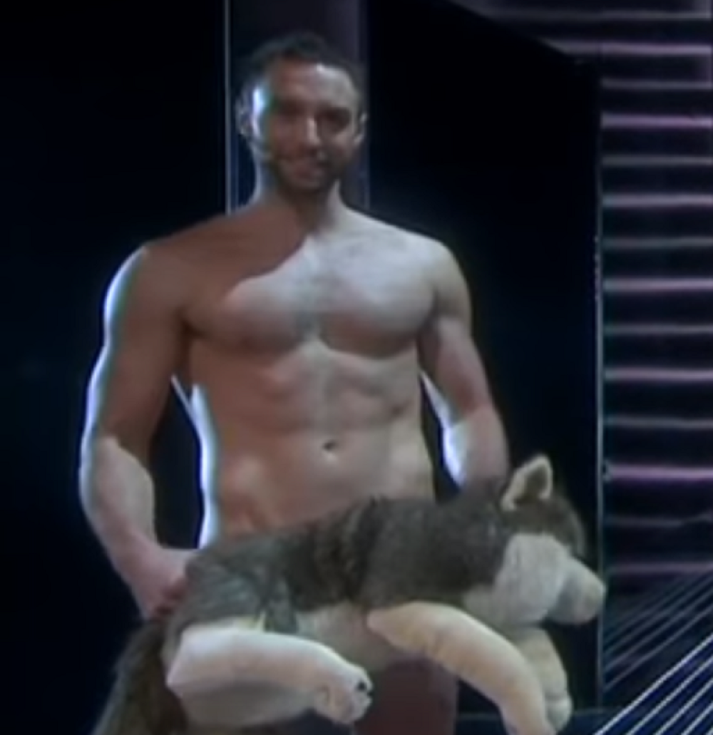 Voditelj "Evrovizije" potpuno nag na sceni! (VIDEO)