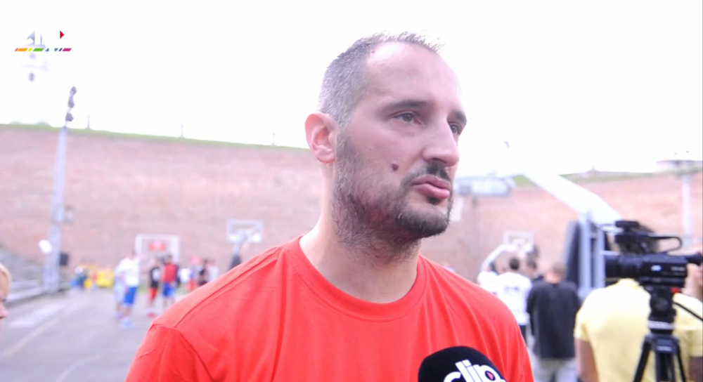 Ognjen otkrio ko čuva sina dok je Ivana na terenu (VIDEO)