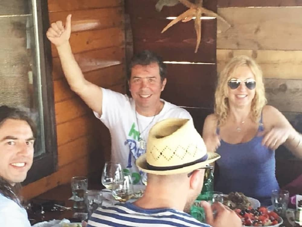 Kiki sa Dinkićem proveo noć na plaži