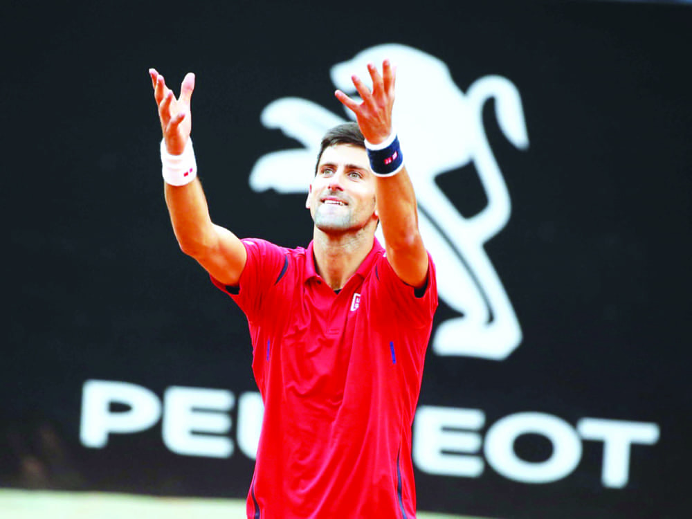 Nole stigao na svojoj "opakoj mašini" (FOTO)