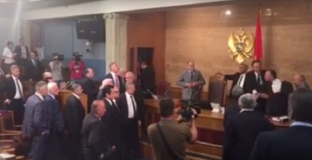 Izvor iz vrha vlasti potvrdio, počelo sprovođenje plana, meta: građani Srbije!