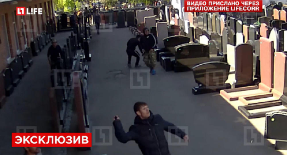 Snimak tuče na groblju u Moskvi! (VIDEO)