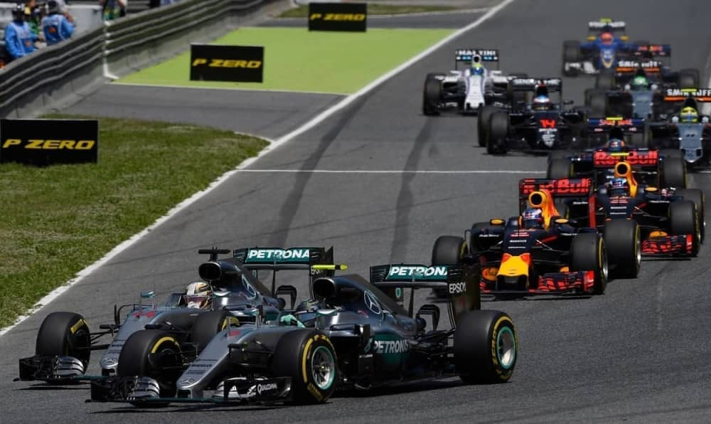 Hamilton i Rozberg se sudarili u prvom krugu (VIDEO)