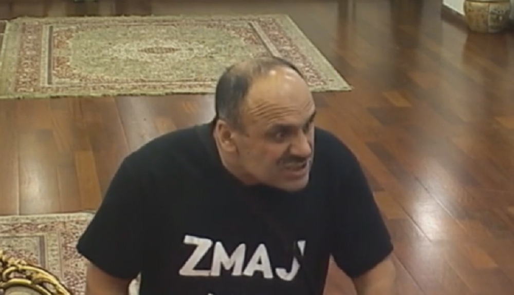 Zmaj gađao stolicom "Maldivljanina" (VIDEO)