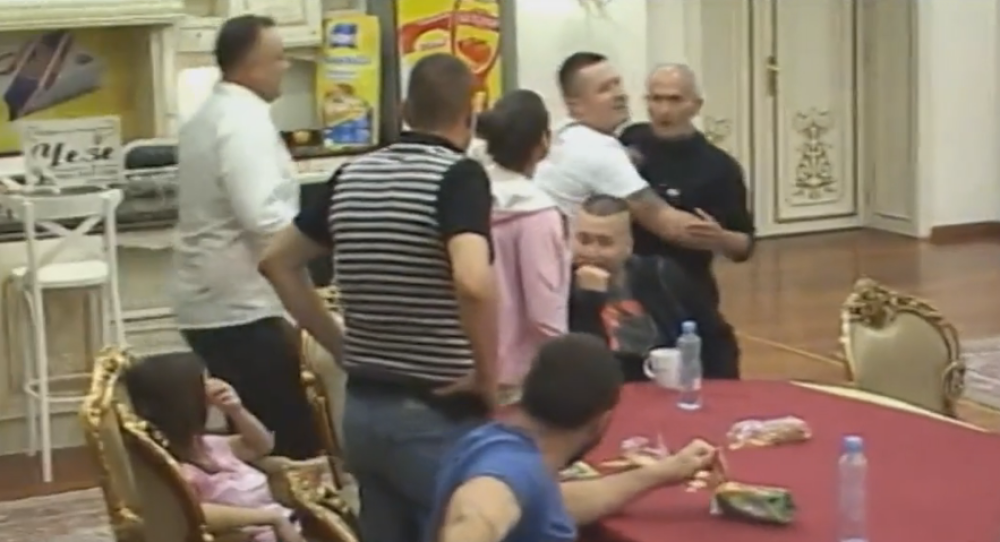 Limeni skočio da bije Nikolu! (VIDEO)