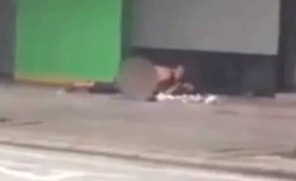 Imali seks na ulici usred bela dana! (VIDEO)