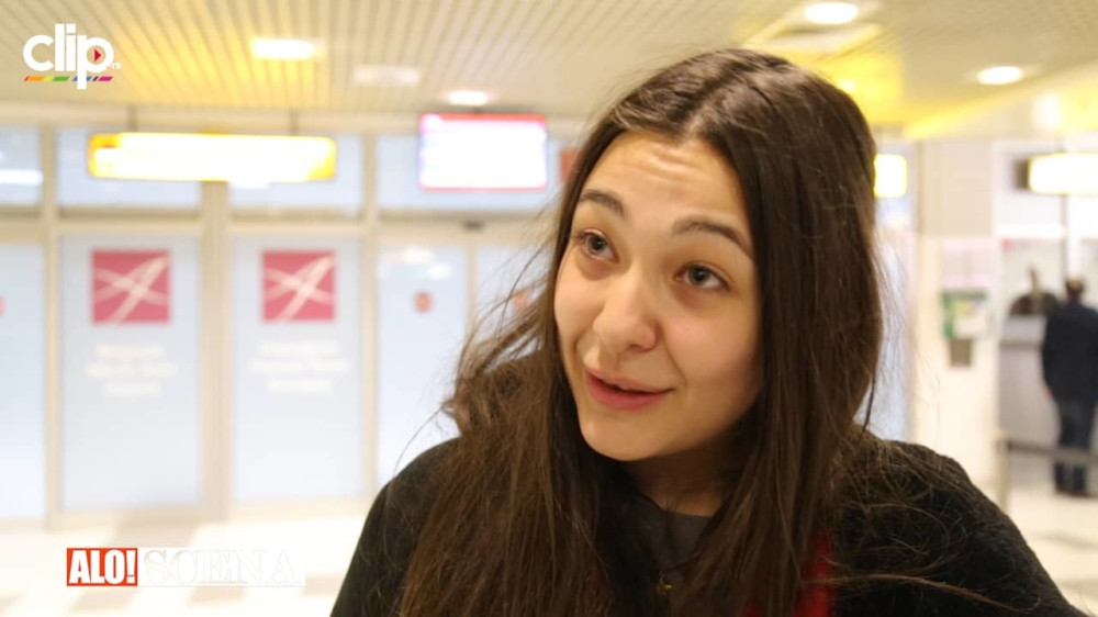 Ko je dočekao Sanju na aerodoromu (VIDEO)