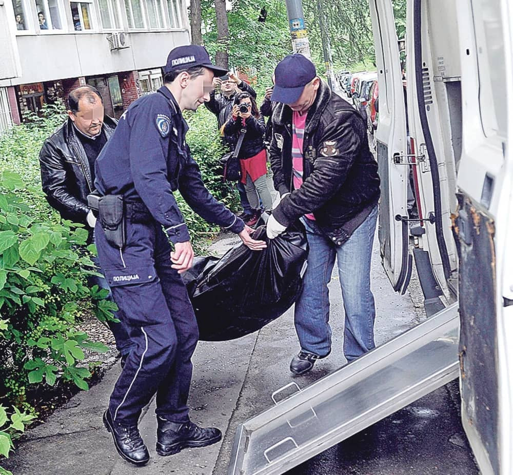 Nožem 50 puta izbo ženu i rešio da se ubije!