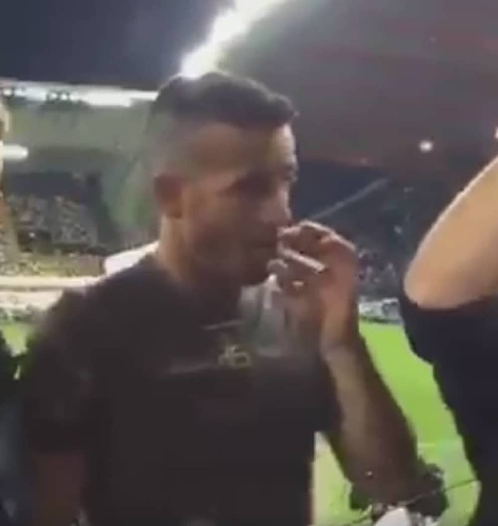 Di Natale zapalio cigaretu i poveo navijanje (VIDEO)