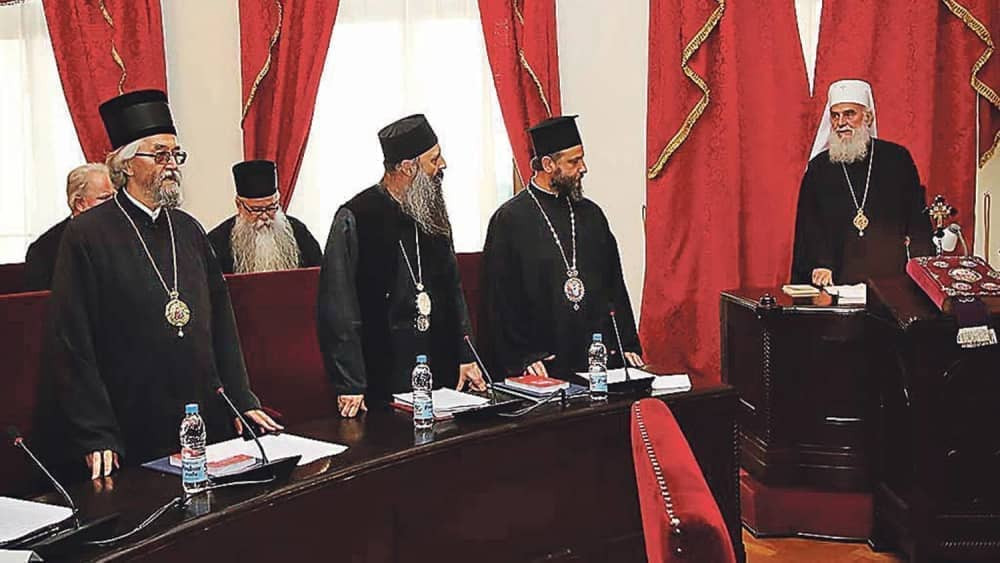 Patrijarh Irinej tera Georgija iz kuće!