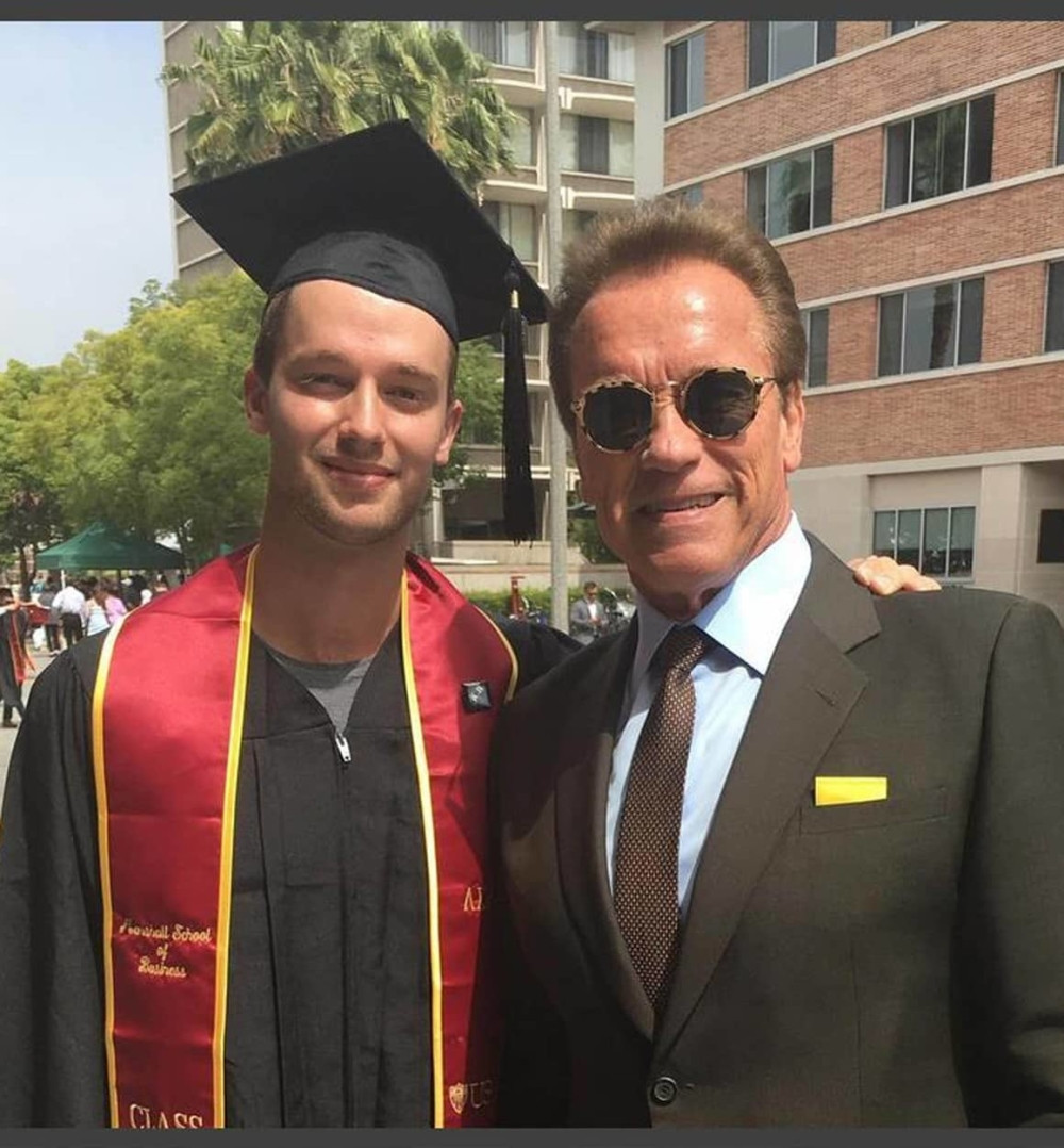 Majli Sajrus opipala mišiće Arnoldu Švarcenegeru (FOTO)