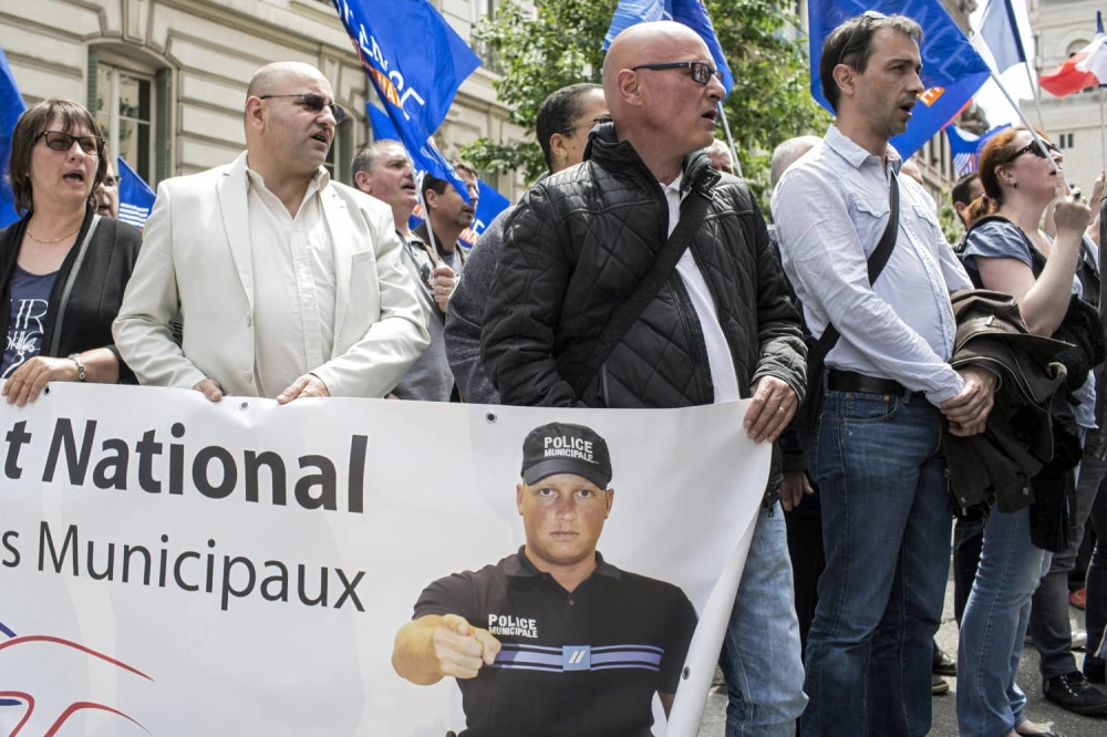 Policajci protestuju jer ih ljudi mrze!