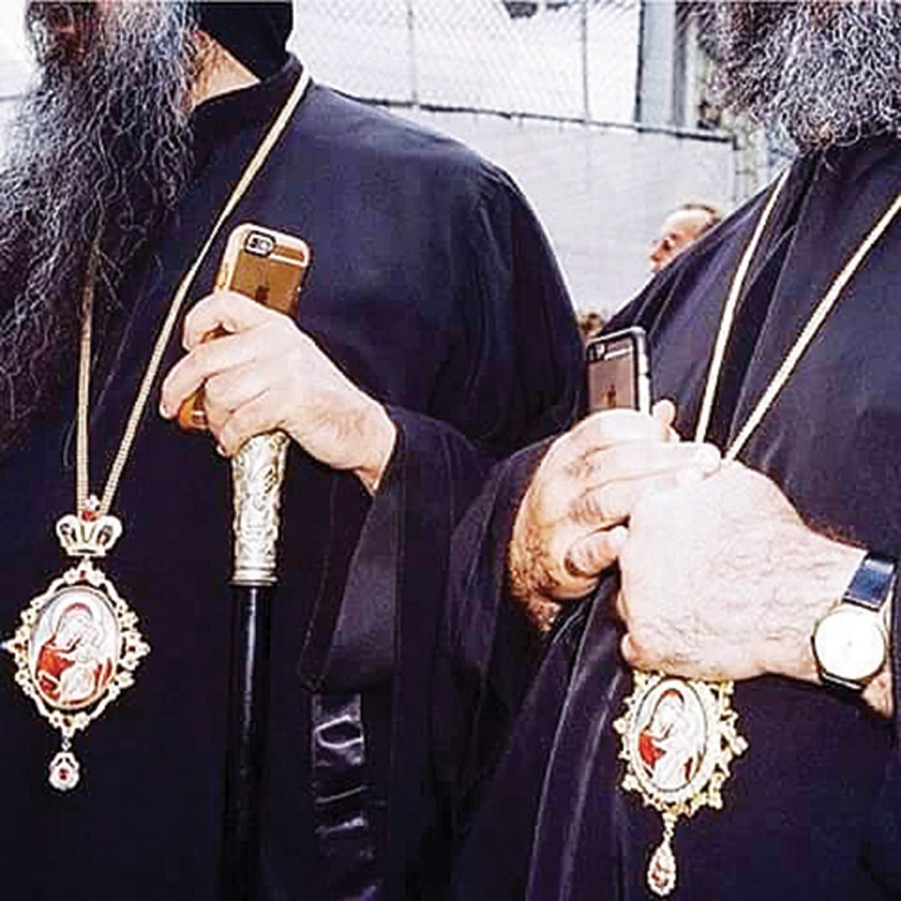 „Ajfon“ vladike se bore za eparhije!