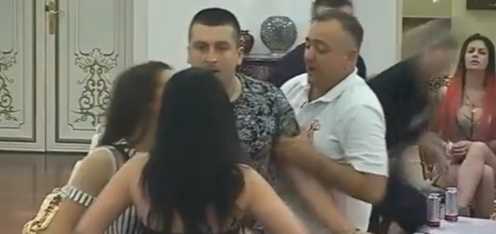 Mladen nasrnuo na Anamariju! (VIDEO)