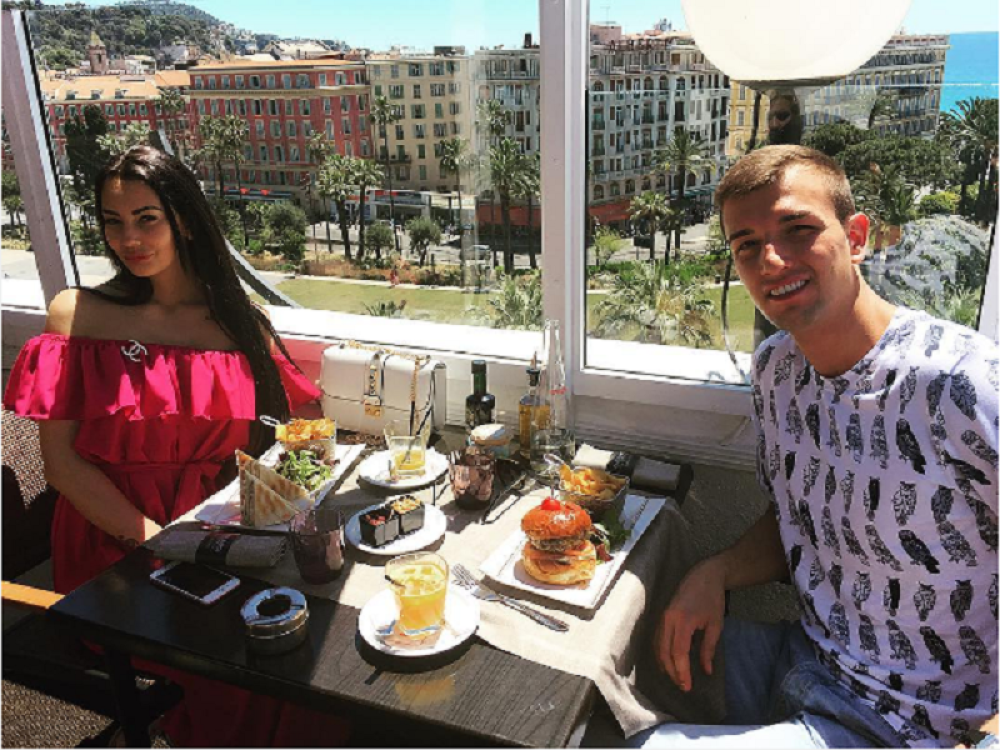 Kaćin dečko vređa Rome! (FOTO)