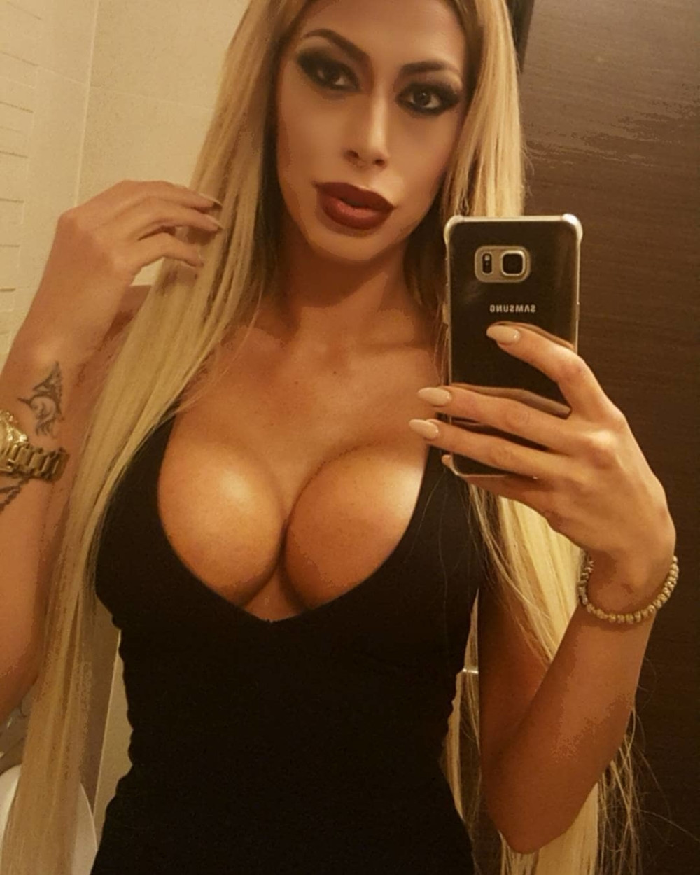 Mimi Oro lumpovala sa Šijanom (FOTO)