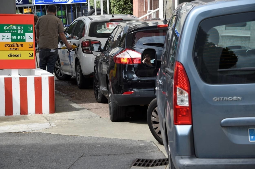 Sjajne vesti za vozače, evo koliko sada košta LITAR BENZINA!