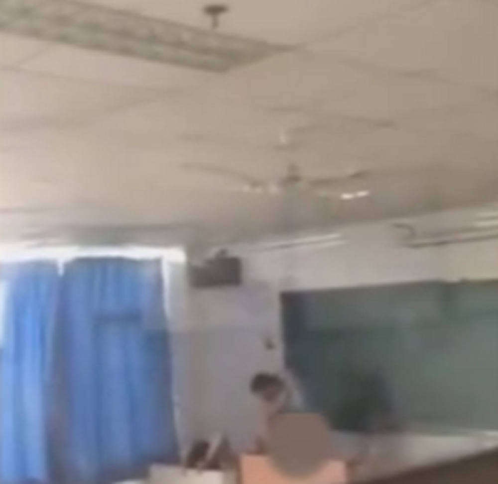 Profesor uhvaćen u seksu sa studentkinjom (VIDEO 18+)