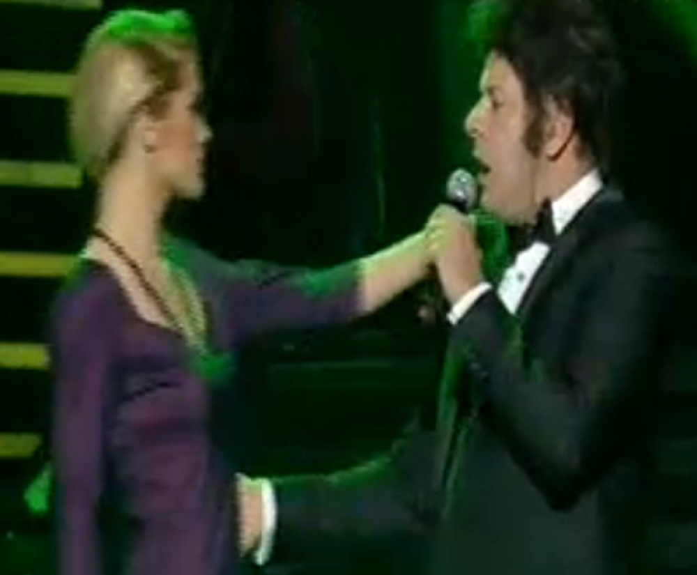 LEGENDARNI pevač završio u bolnici, hitno OTKAZANI SVI KONCERTI!