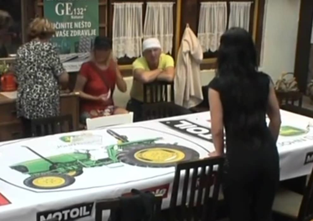 Dušica histerisala, pa pljunula Jelenu u lice (VIDEO)