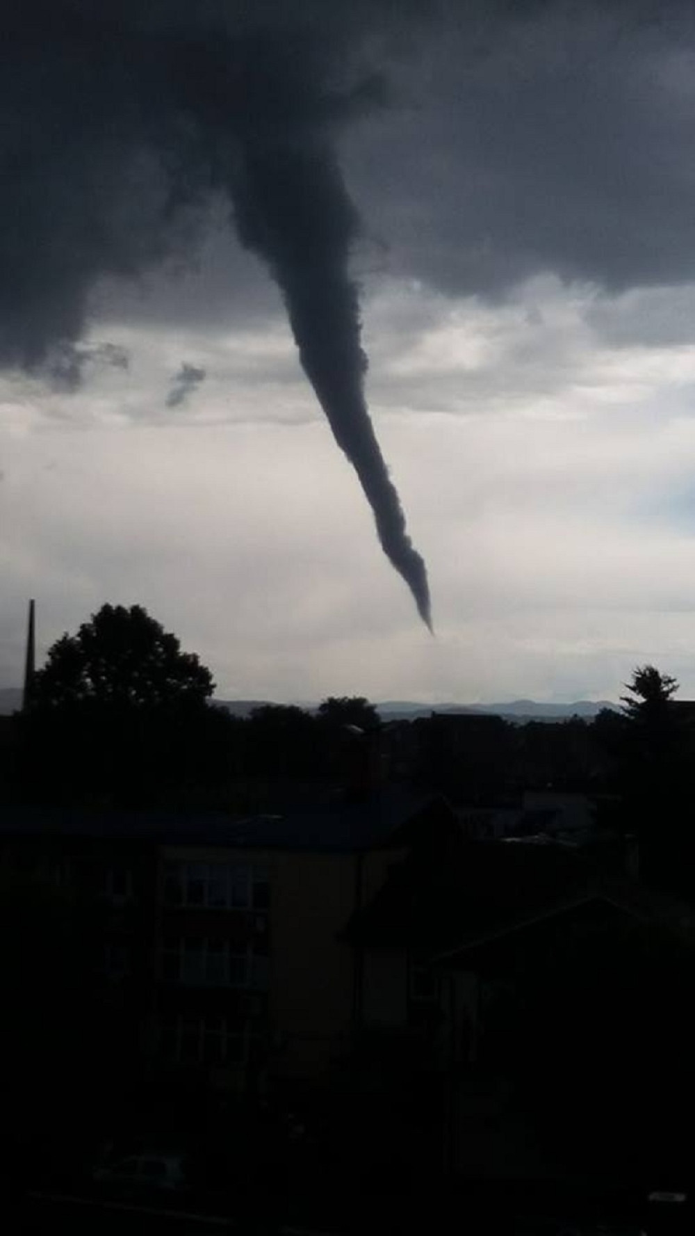 Snažna oluja i tornado u Italiji! (VIDEO)