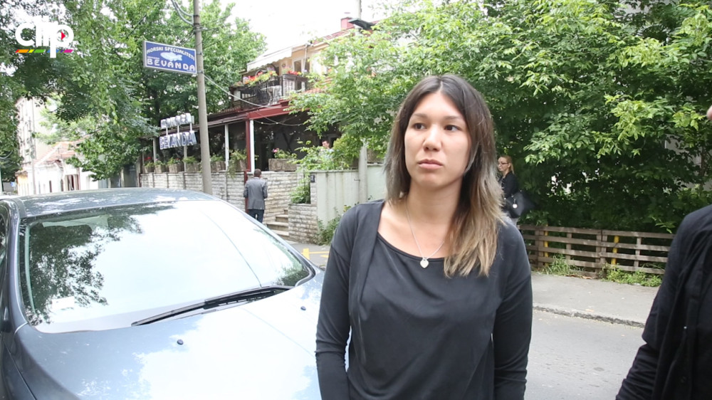 Istina je da tata ne dolazi na sahranu (VIDEO)