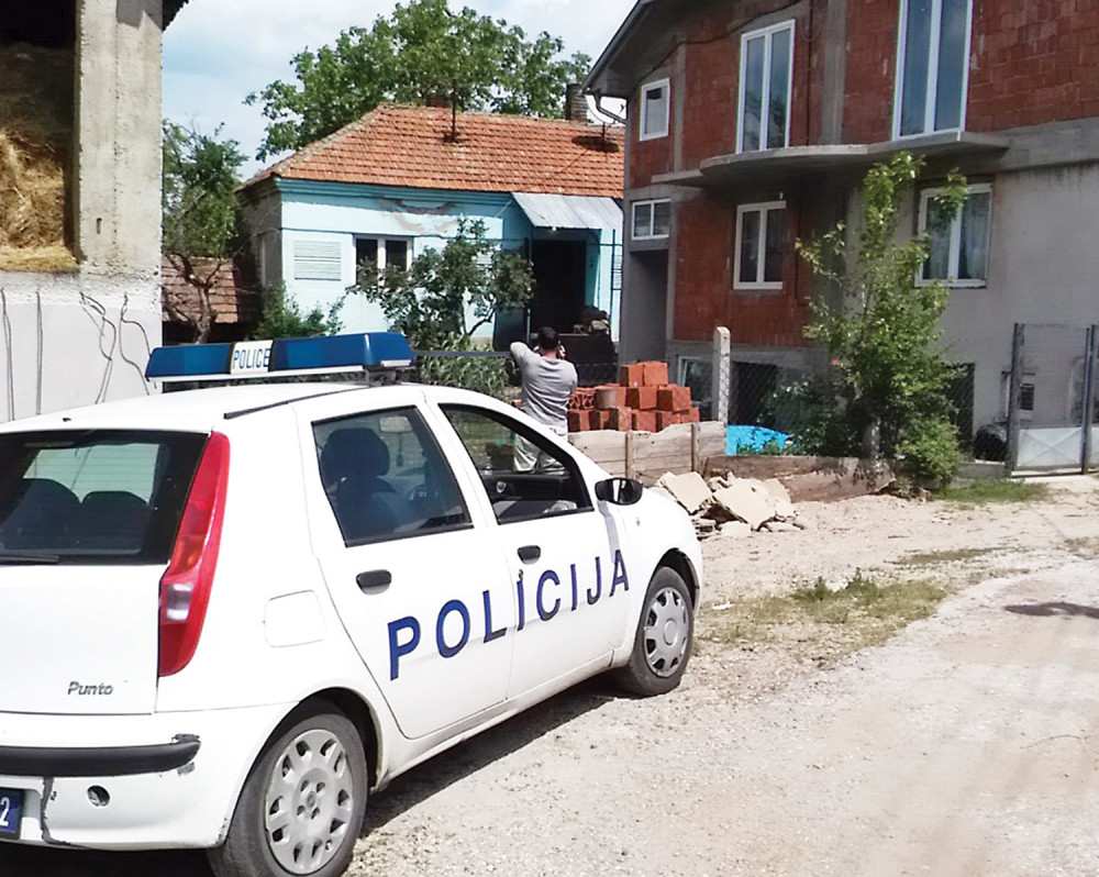 Ćerku bacili u fekalije, ocu glavu zabili u WC