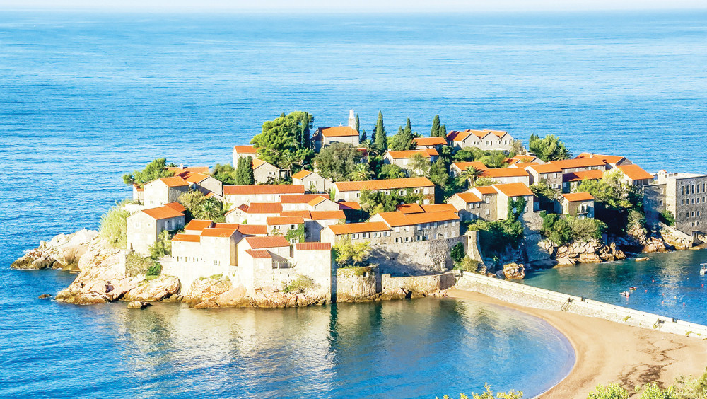 Kod Svetog Stefana se utopio srpski turista iz Subotice!