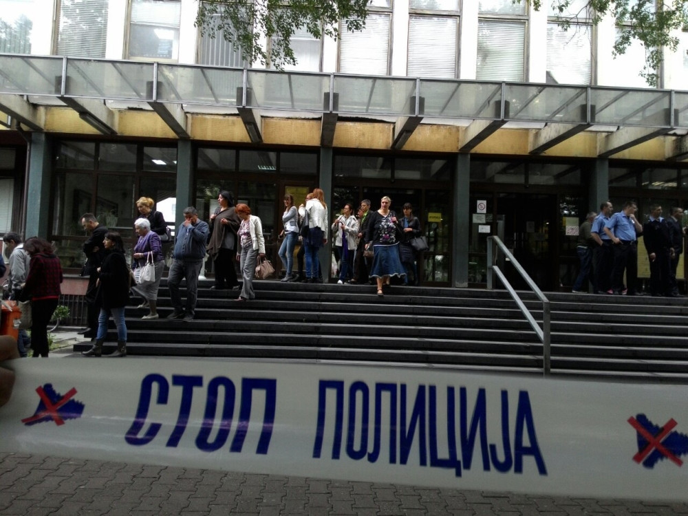 Lažna dojava o bombi pred suđenje Fireru