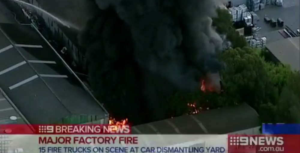 Gori auto - otpad! (VIDEO)