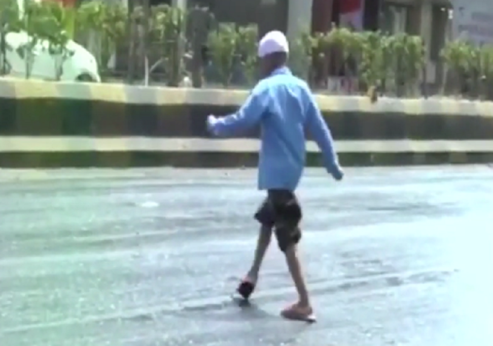 Indija: Vrućina topi asfalt! (VIDEO)