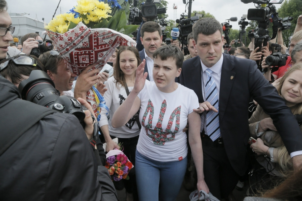 Savčenko stigla u Ukrajinu (FOTO)