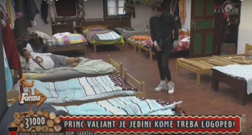 Lepi Mića špricao međunožje dezodoransom (VIDEO)