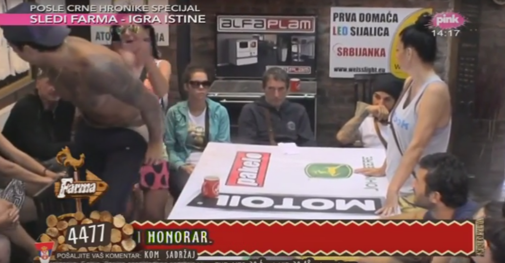 Filip skinuo gaće i prekinuo svađu (VIDEO)