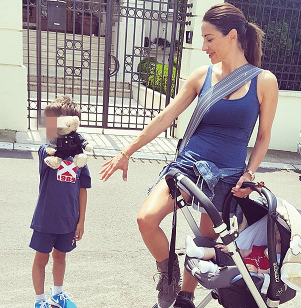 Bojana uživa sa sinovima