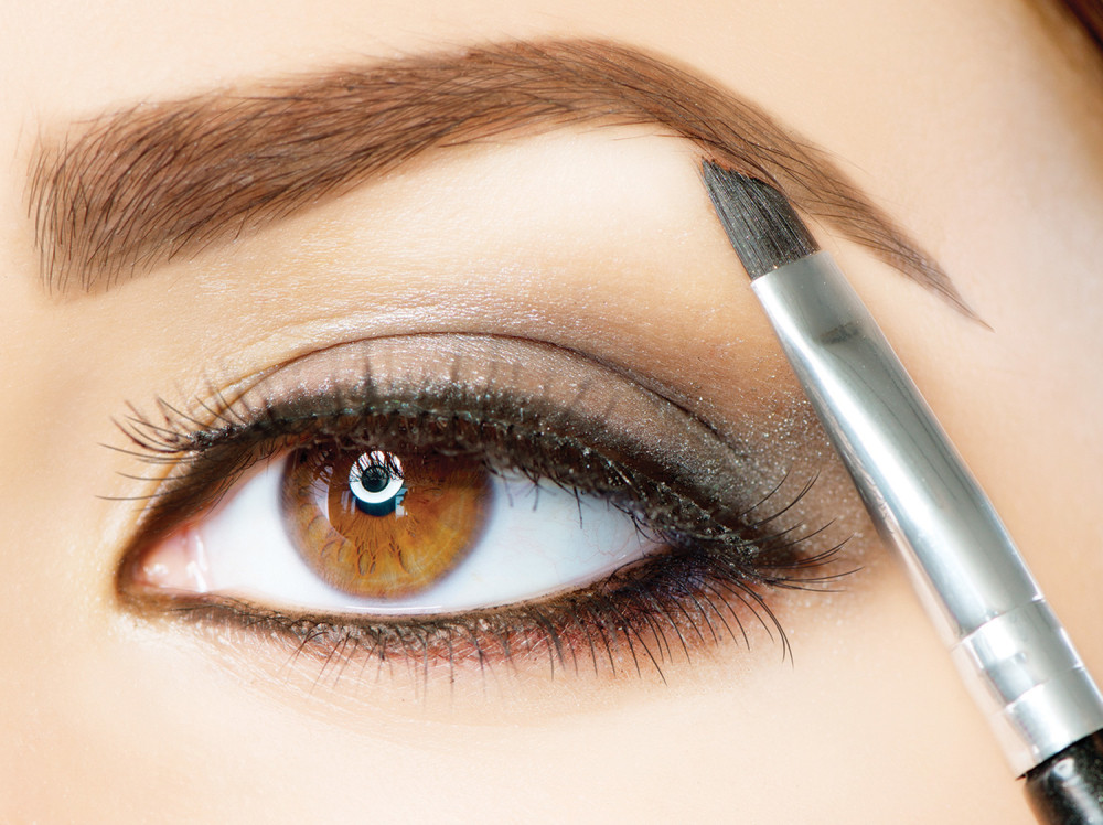 Novi trend sa obrvama, napravite savršen oblik koristeći samo sapun! (VIDEO)