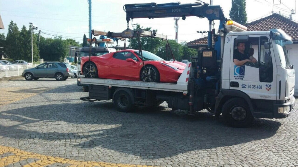 Radnici Parking servisa pokupili "ferari" (FOTO)