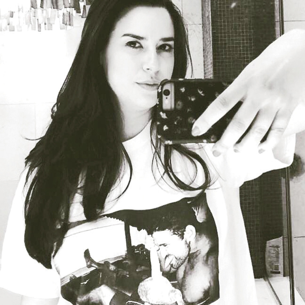 Naš princ prodaje majice sa mačkom!