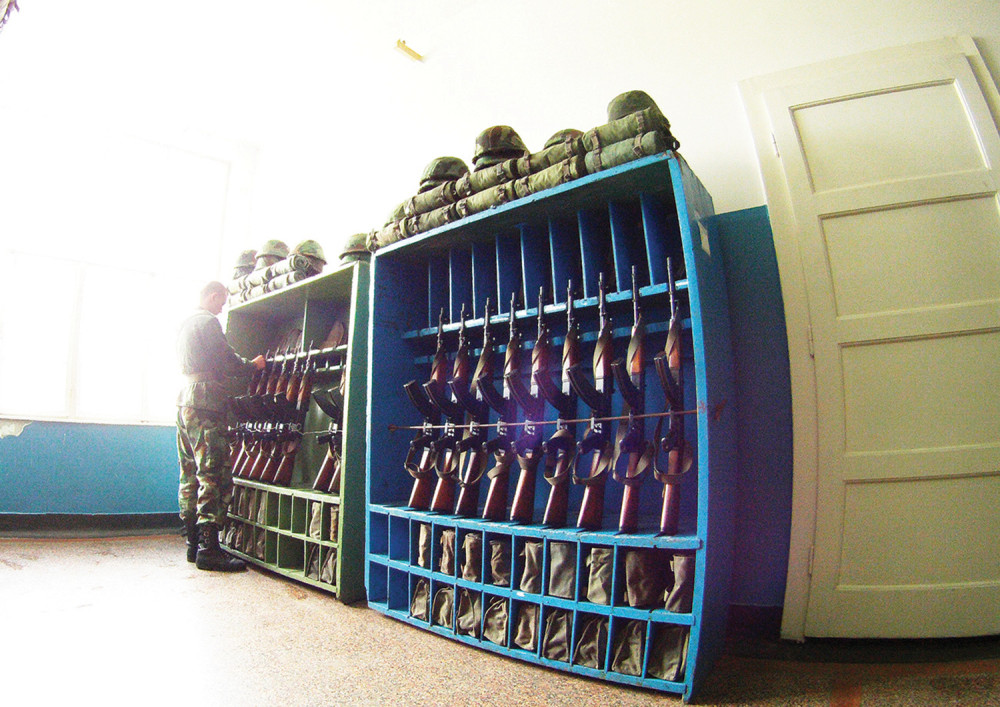 Izrešetao četvoricu vojnika na spavanju!