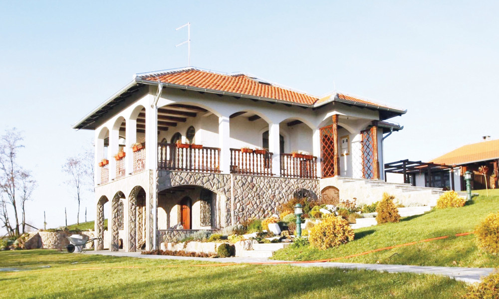 Tomi ukrali reflektor s heliodroma u Bajčetini!