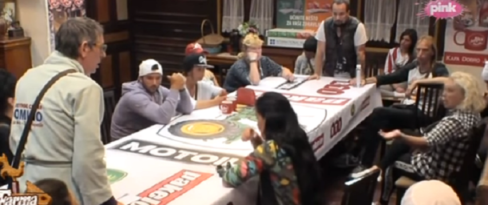 Mića nasrnuo na Marinu (VIDEO)