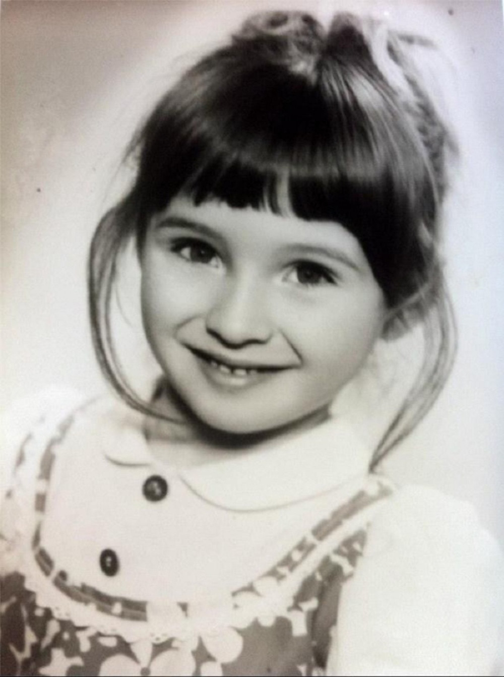 Pogodite ko je devojčica sa slike (FOTO)