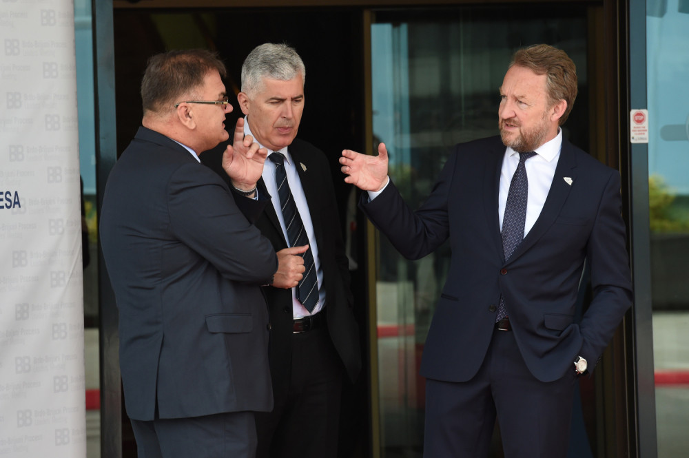 Nema šta Dodik i Bakir da se dogovaraju u kafani