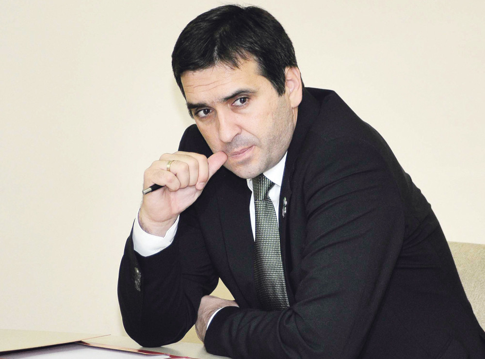 Radomir ljut zbog gubitka fotelje