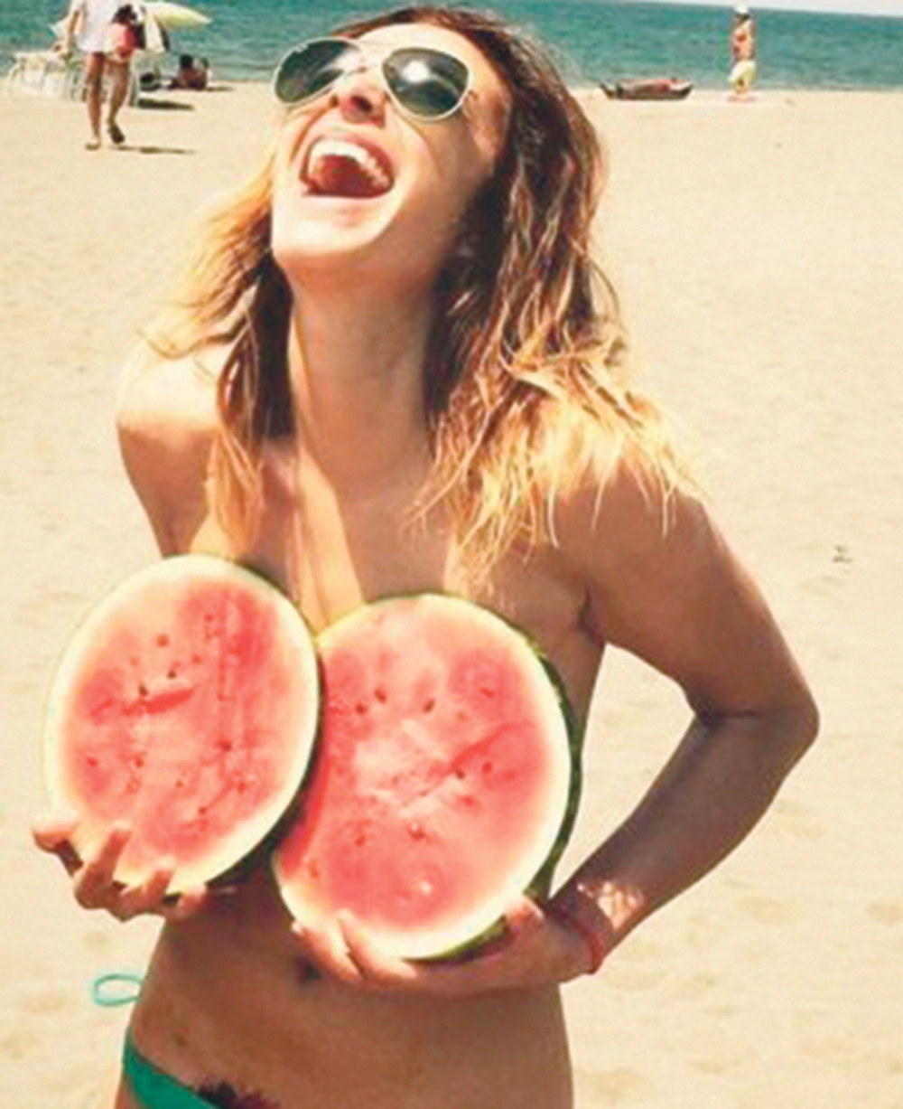 Marina Tadić lubenicama sakrila nemirne grudi!