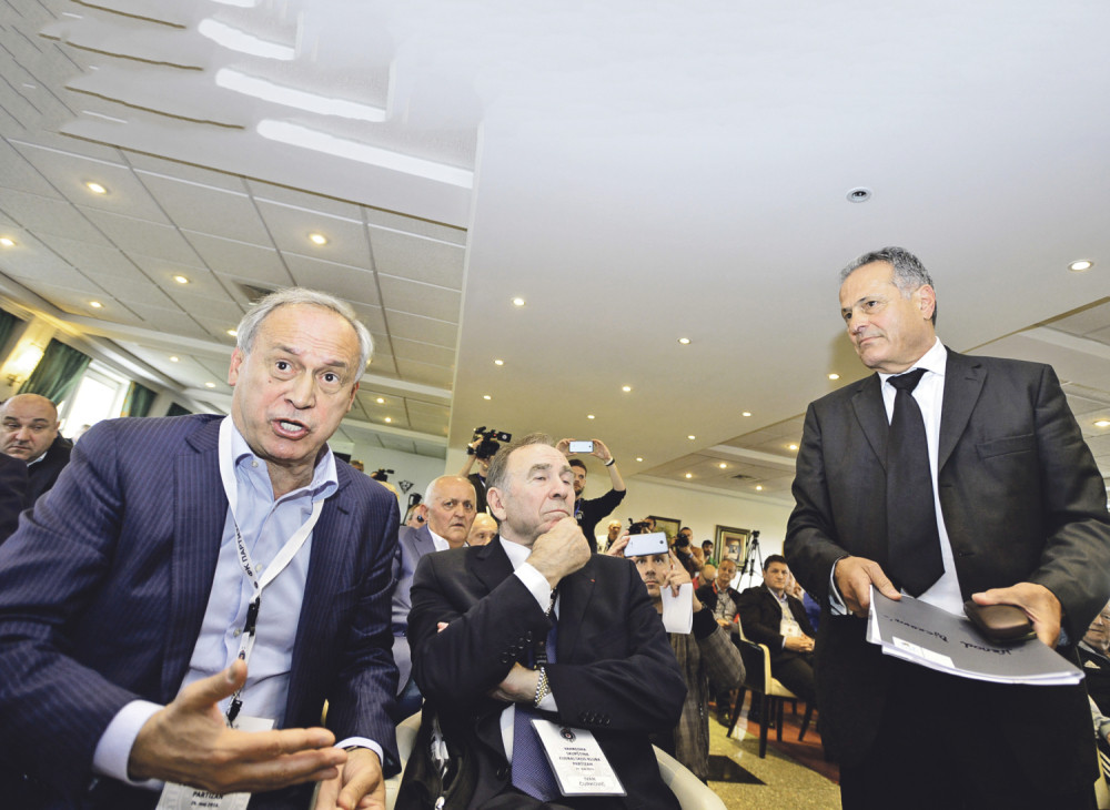 Bjeković traži da se sklone političari!