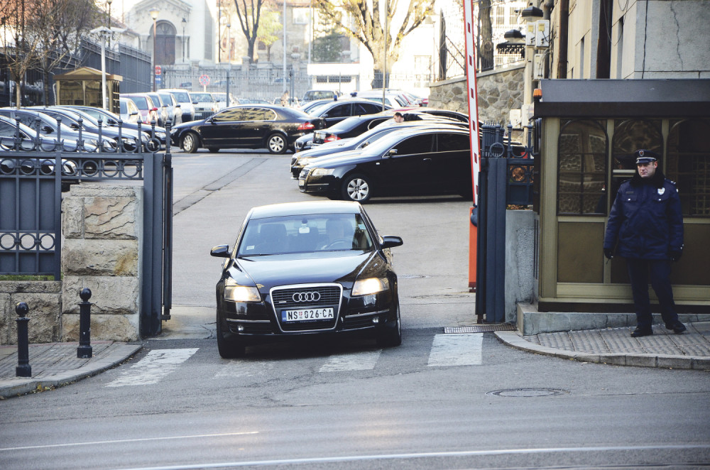 Za besne limuzine 300 miliona evra!