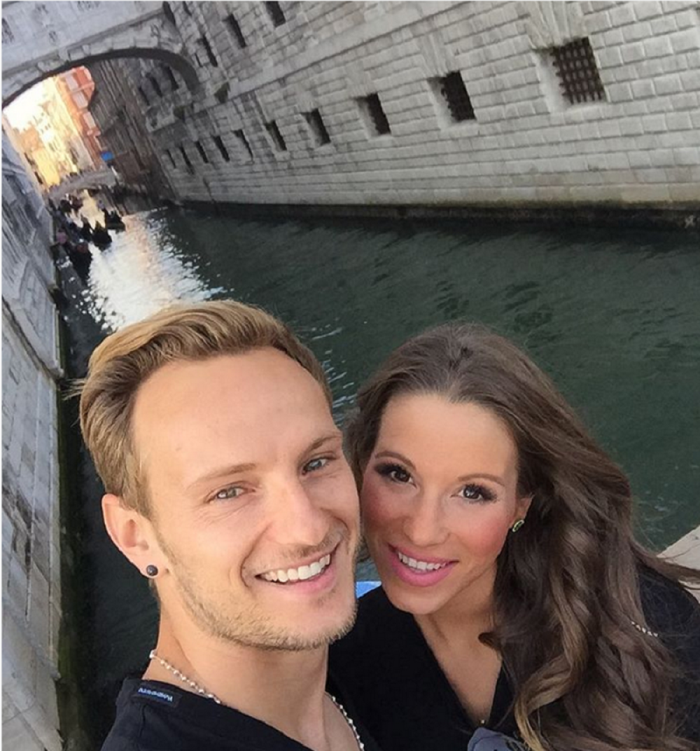 Rakitićeva žena prvo nije htela za fudbalera, a onda je zbog njega uradila ovu tetovažu na zadnjici (FOTO)